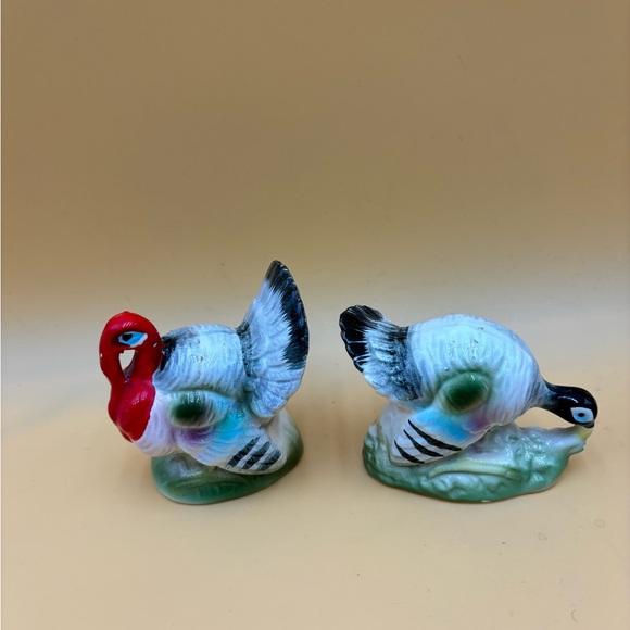 Vintage turkey salt and pepper shaker, Thanksgiving, fall - Picture 5 of 10